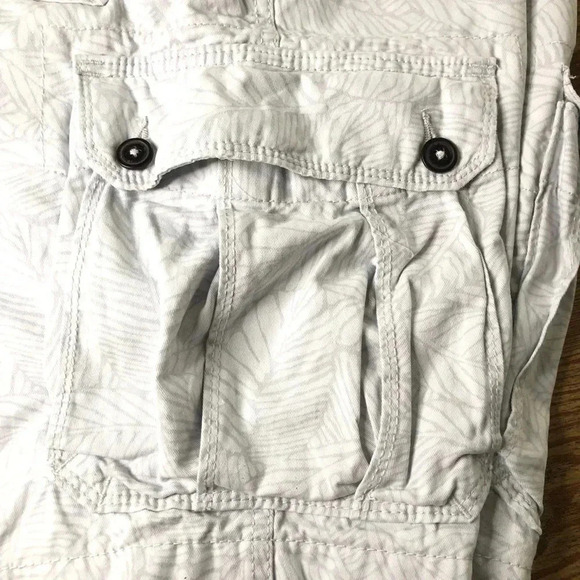 American Eagle Classic Cargo Shorts - Picture 11 of 14